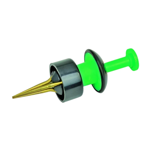 A Carp Zoom Csaligyűrűző egy nélkülözhetetlen aprócikk a modern békéshalas horgászok, különösen a feeder- és bojlis horgászat kedvelői számára. Ez a praktikus eszköz megoldást nyújt a szilikon csaligyűrűk felhelyezésének nehézségeire, legyen szó apró pelletekről vagy kemény bojlikról.